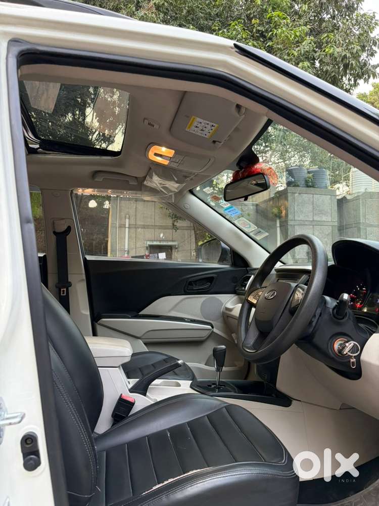 Mahindra Xuv300 Diesel 2021 W6 (o) Sunroof Automatic 24900 Km