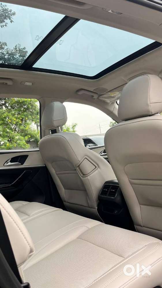 Mahindra Xuv700 2.0 Ax 7 Petrol At Luxury Pack Str, 2024, Petrol