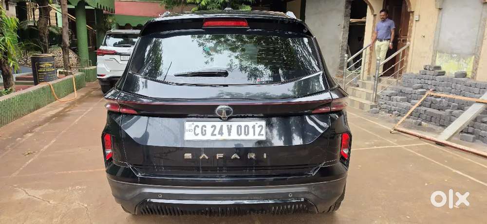 Tata Safari Dark Edition At 2025