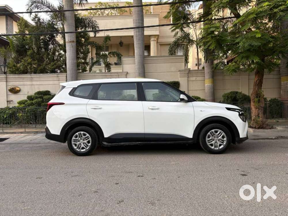 Kia Carens 1.5 Premium 7 Str, 2022, Petrol