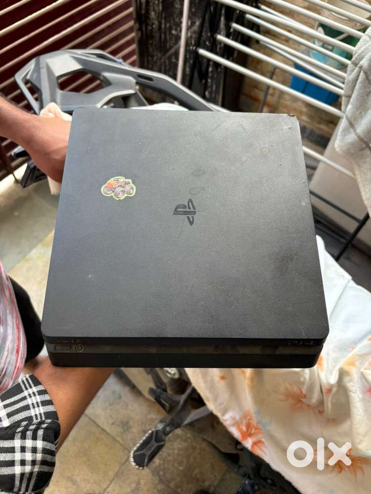 PS4 1TB with 1 Controller
