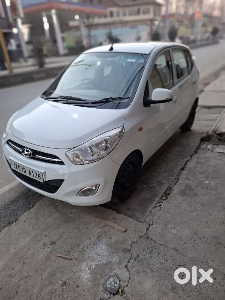 2013 Hyundai I10 Sportz  White, Petrol,new Tyres,excellent Condition