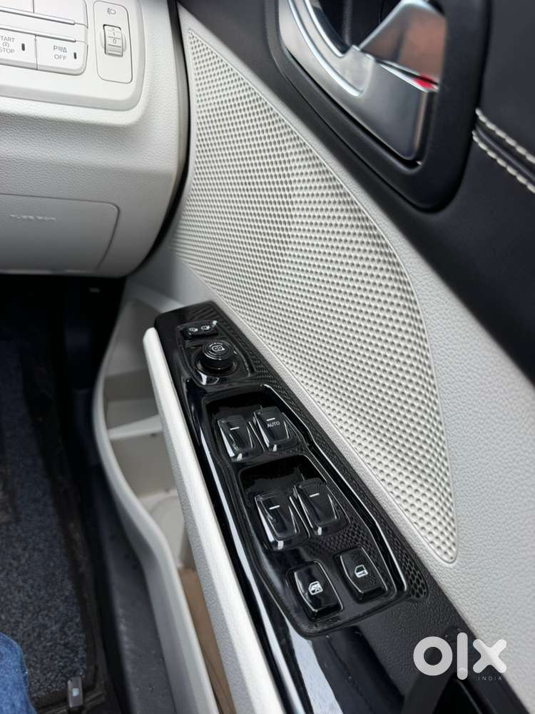 Mahindra Xuv 3xo Ax7 L At Tgdi 2025