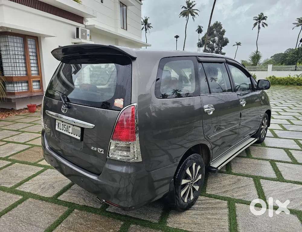Toyota Innova 2012 Diesel Well Maintained Orginal Kerala Vehicle