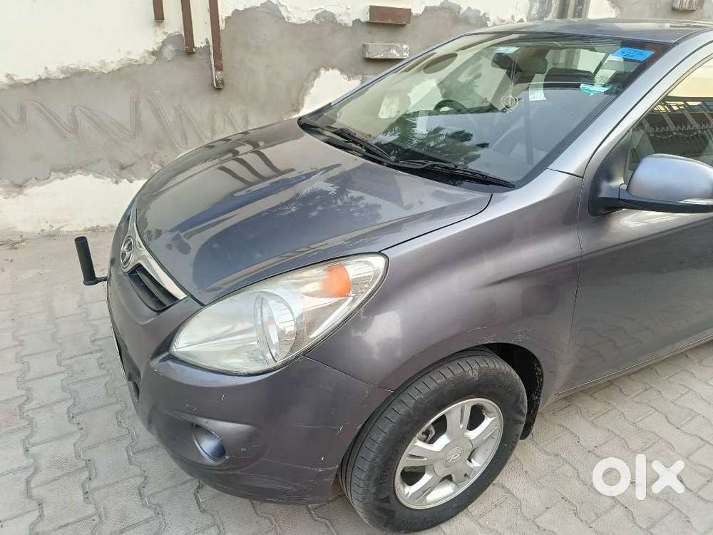 Original Paint, Well Maintained With Service Record, Automatic Climate