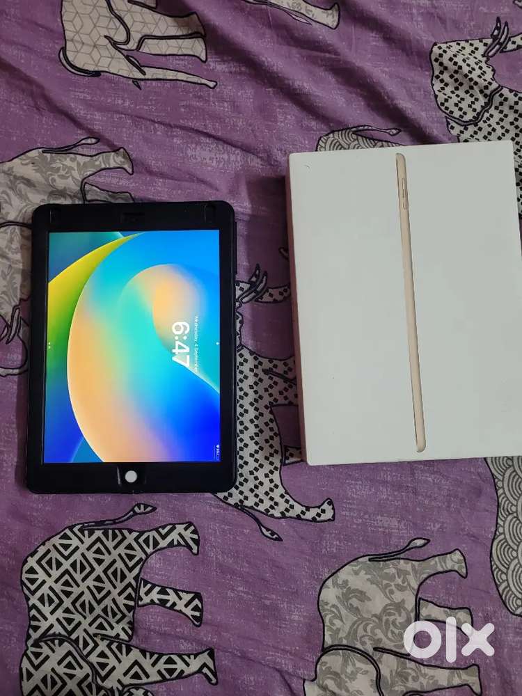 iPad 5th Generation 32GB WiFi - Tablets in undefined, - 1851122215