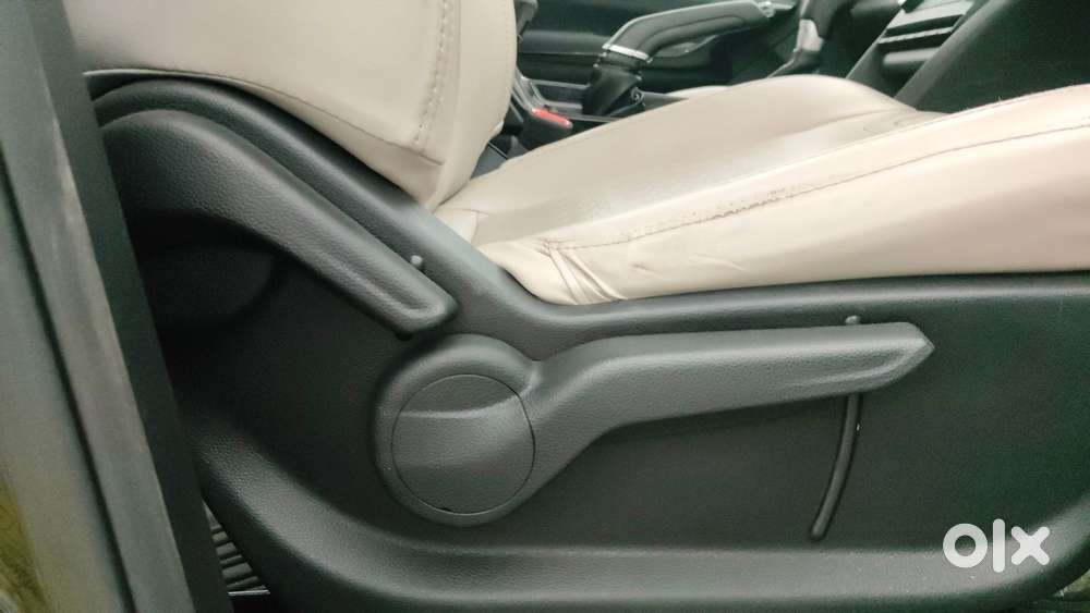 Mahindra Xuv700 2.2 Ax 5 Diesel At Str, 2023, Diesel