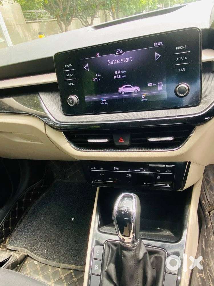 Skoda Slavia Ambition 1.0l Tsi At, 2023, Petrol