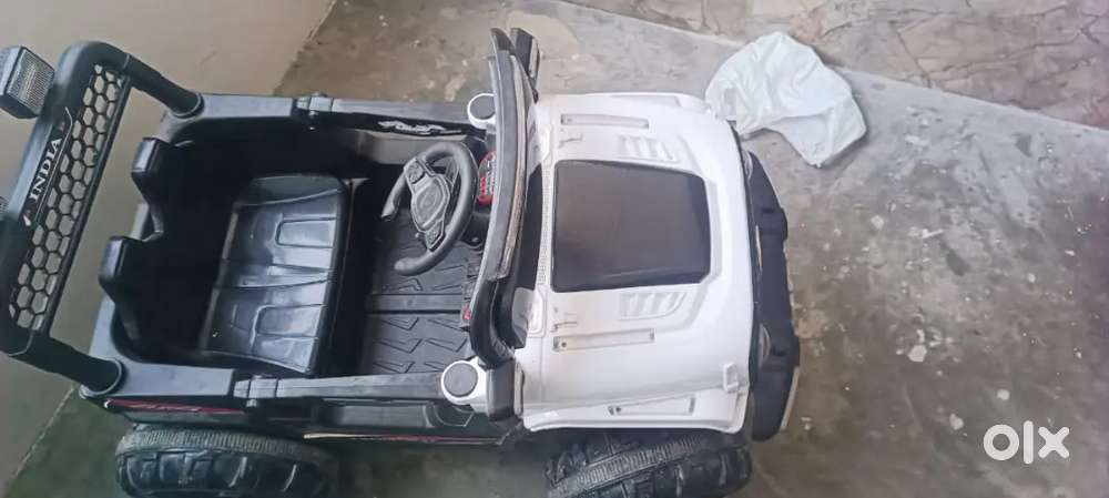 Bacchon Ki Toy Kar Hai Chalane Wali Electronic