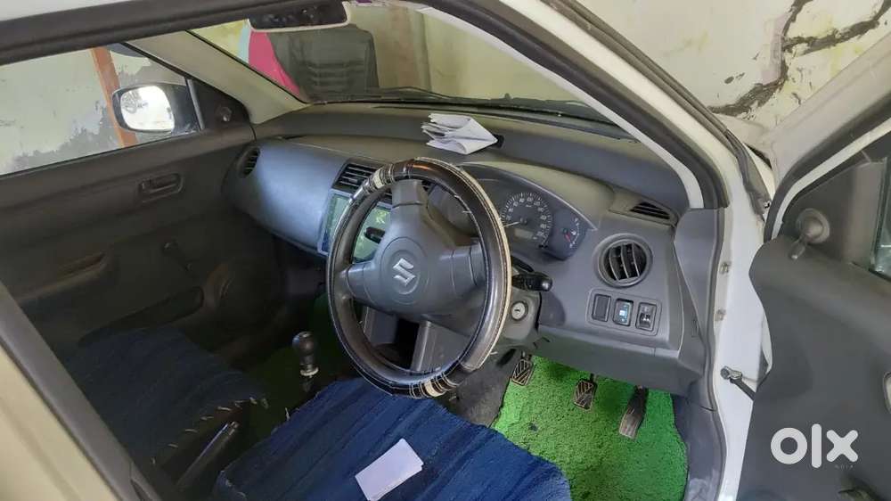 Maruti Suzuki Swift Lxi 2011