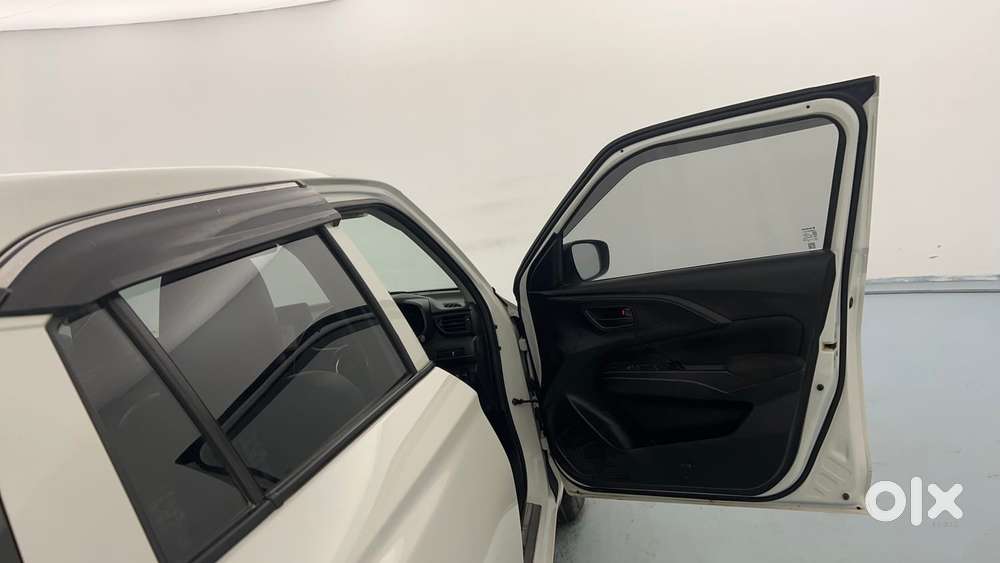Maruti Suzuki Swift 1.3 Lxi, 2025, Petrol