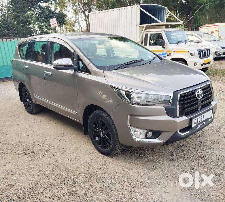 Toyota Innova Crysta 2.4 G Plus Mt 8 Str, 2017, Diesel