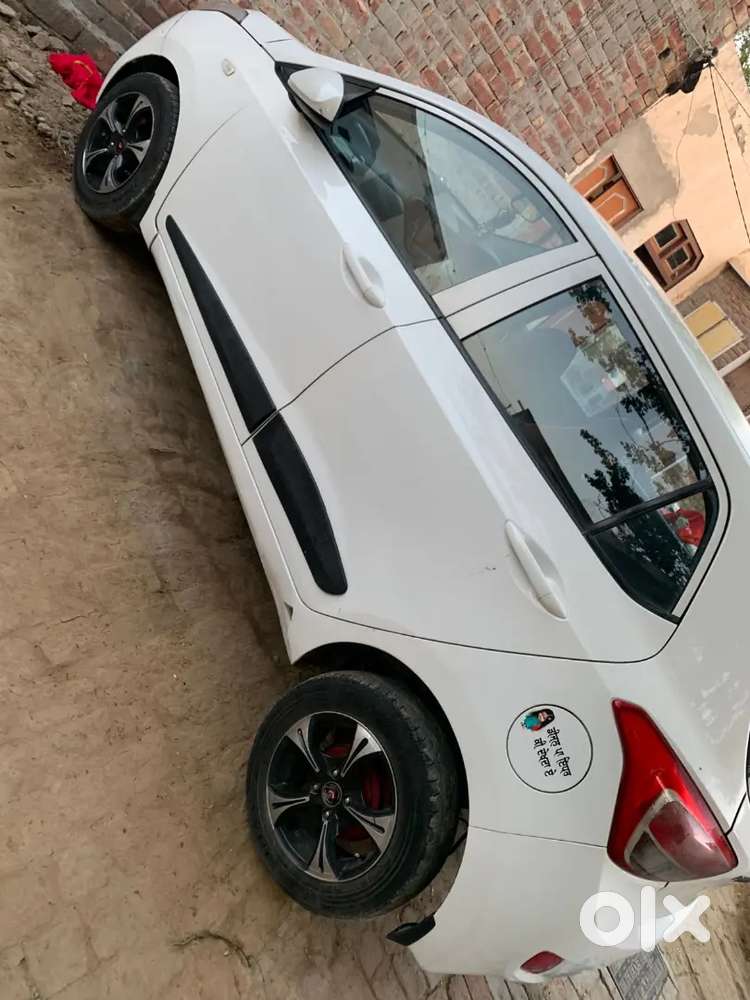 Hyundai Grand I10 2015 Diesel 80000 Km Driven
