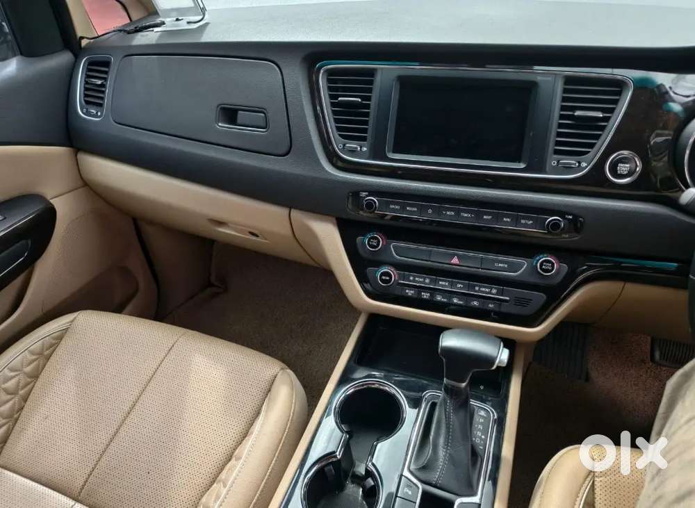 Kia Carnival Limousine 7 2023