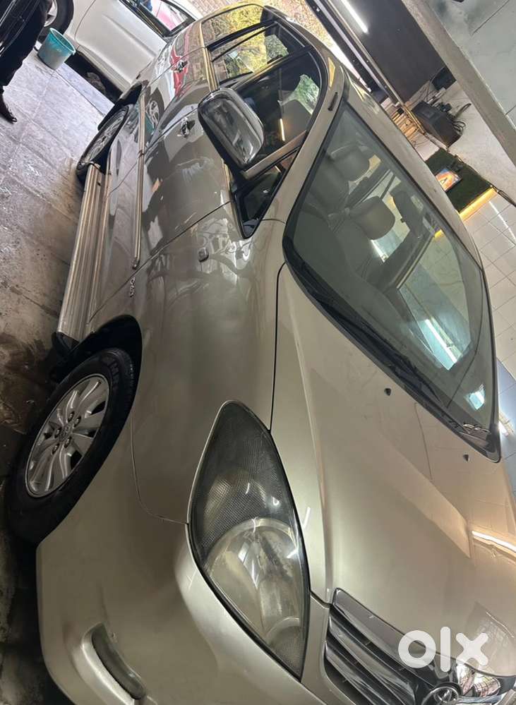 Toyota Innova 2.5 7seater 2011