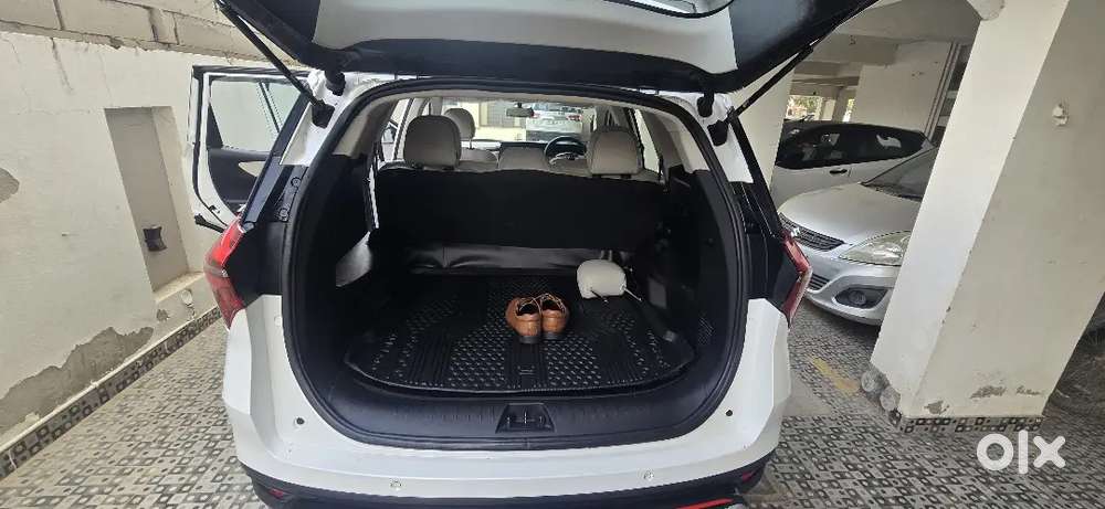 Mahindra Xuv700 Mx Mt 5-seater  1st Owner  27,000 Km  Excellent Con