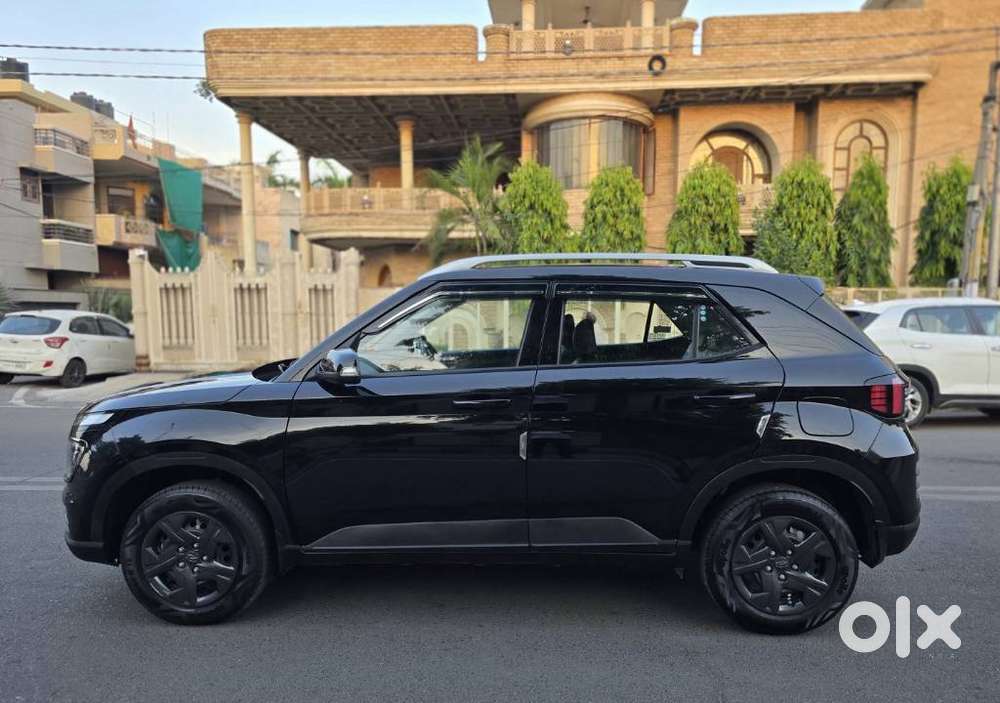 Hyundai Venue 1.2 S (o), 2024, Petrol