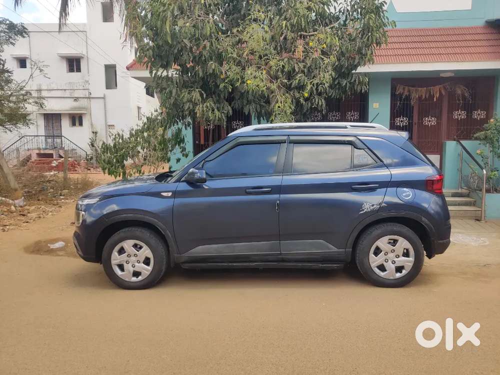 Hyundai Venue 2022 Petrol Well Maintained