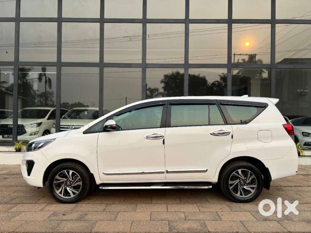 Toyota Innova Crysta 2.4 G Mt, 2022