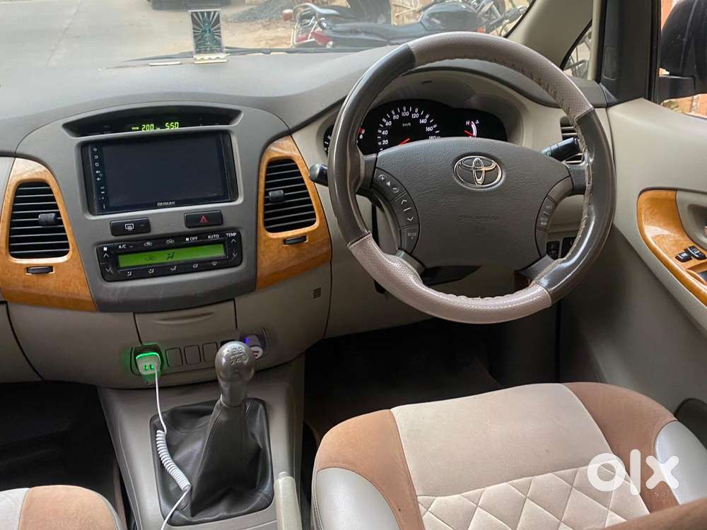 Toyota Innova 2.5 Vx 8 Seater Bs Iv, 2012, Diesel