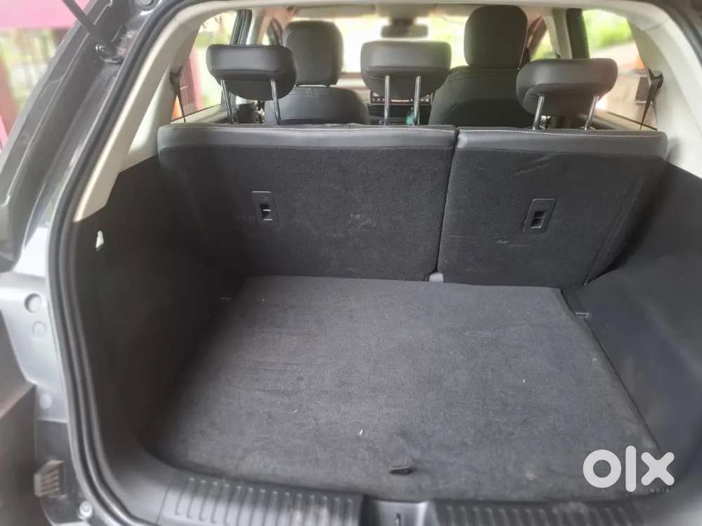 Black Windsor Ev 2025/8,200 Km Driven