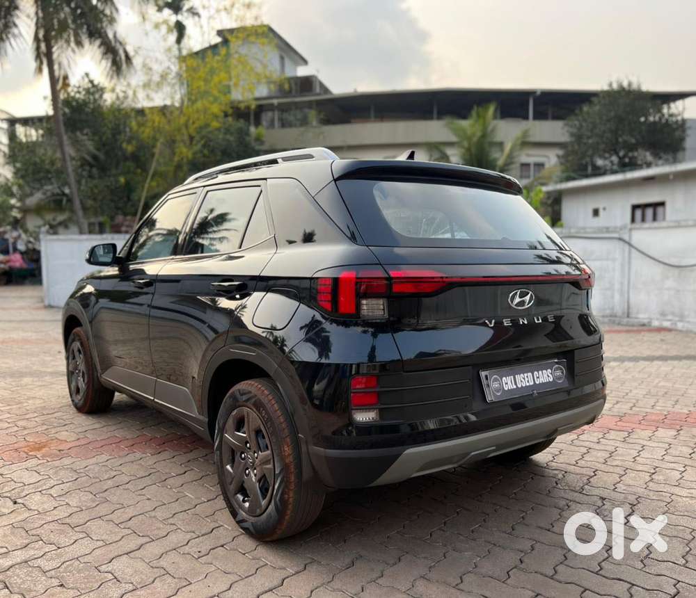 Hyundai Venue 1.0 Sx (o) Turbo Dual Tone, 2024, Petrol