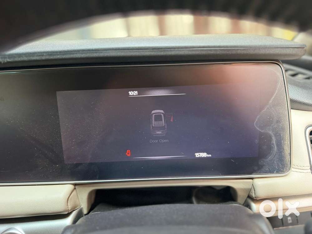 Mahindra Xuv700 2.0 Ax 7 Petrol At Str, 2022, Petrol