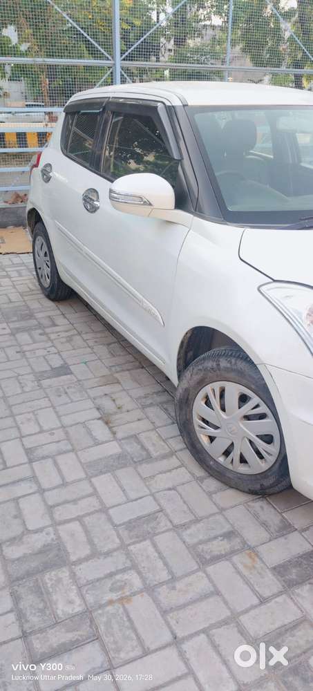 Maruti Suzuki Swift Vxi 1.2 Abs Bs-iv, 2017, Petrol
