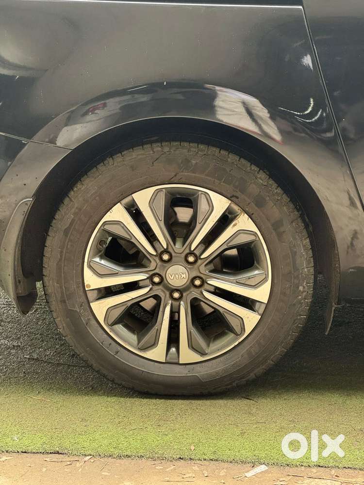 Kia Carnival Premium, 2021, Diesel