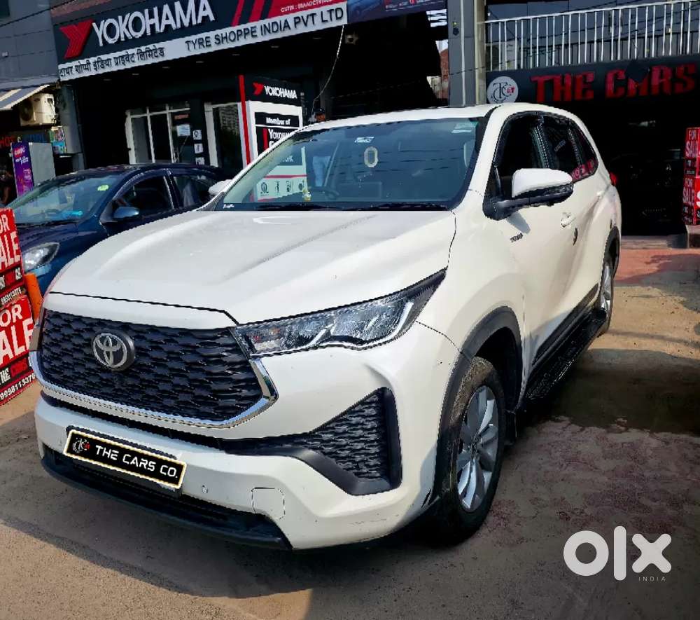 Toyota Innova Hycross, 2025, Petrol