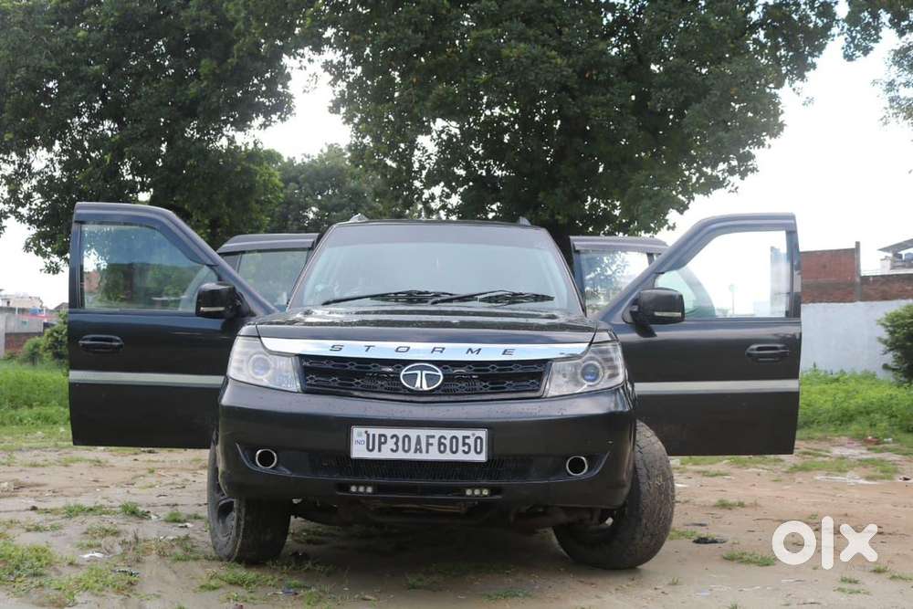 Tata Safari Storme Black Color