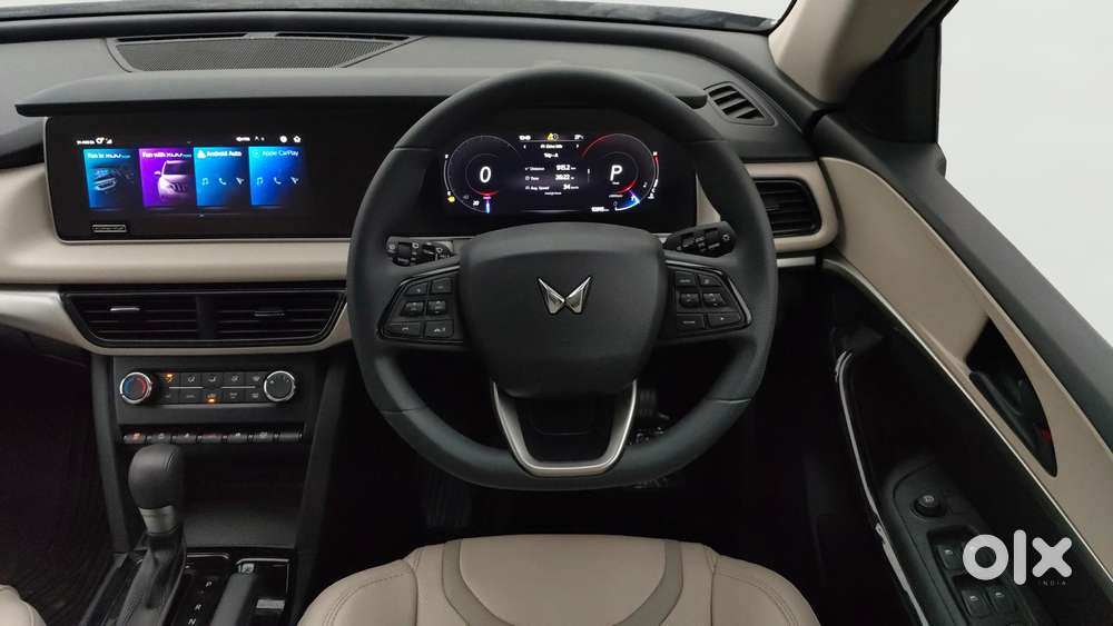 Mahindra Xuv700 2.0 Ax 7 Petrol At Str, 2024, Petrol