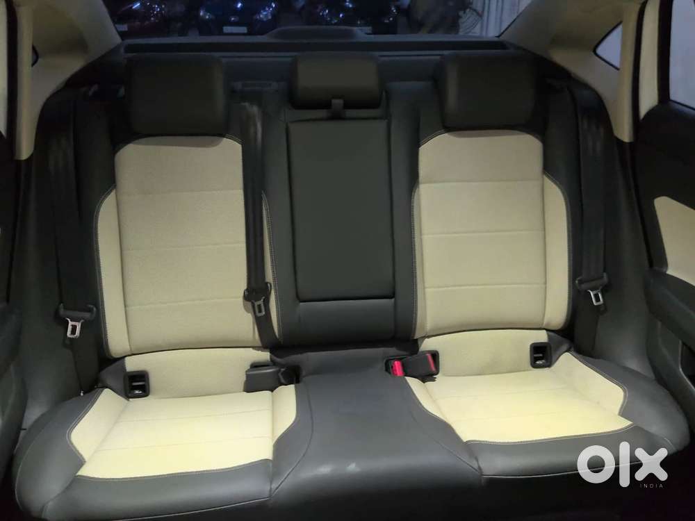 Skoda Slavia Style 1.0l Tsi At, 2022, Petrol