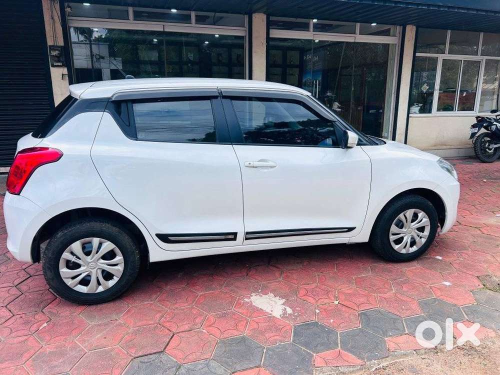 Maruti Suzuki Swift Vxi + Manual, 2022, Petrol