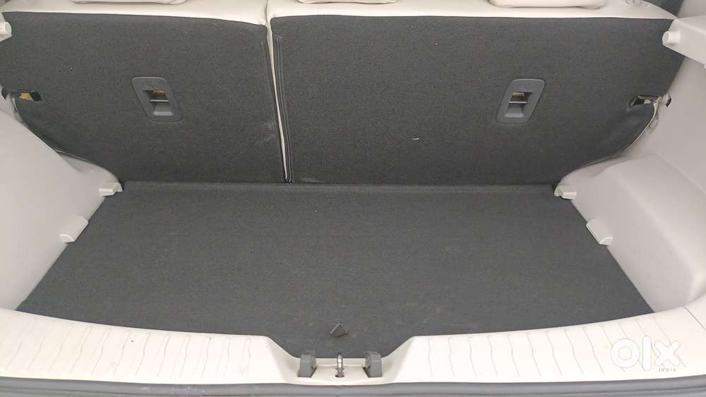 Mahindra Xuv300 1.2 W8 (o) Amt Petrol, 2022, Petrol