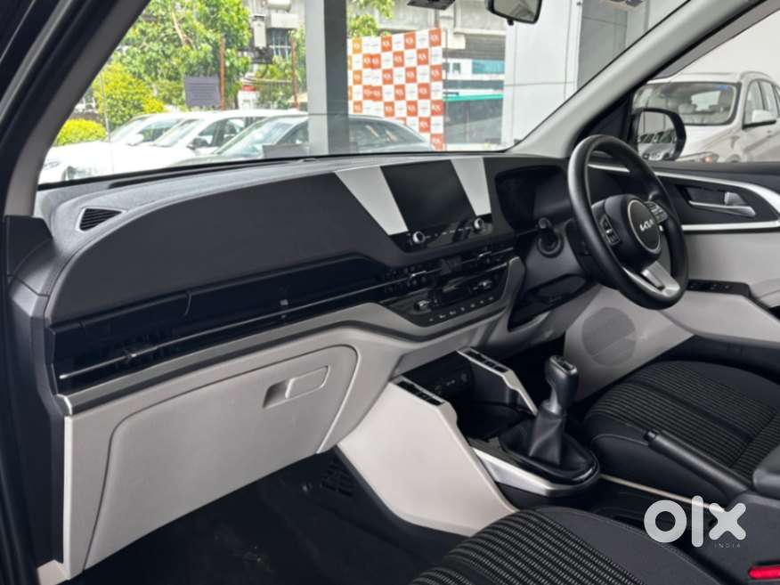 Kia Carens 1.5 Prestige Plus 7 Str Imt, 2023, Petrol