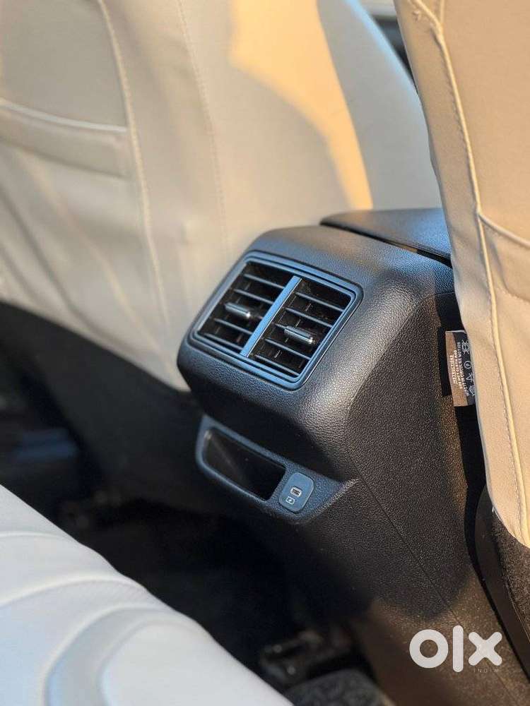 Mahindra Xuv700 2.0 Ax 5 Petrol Mt Str, 2022, Petrol