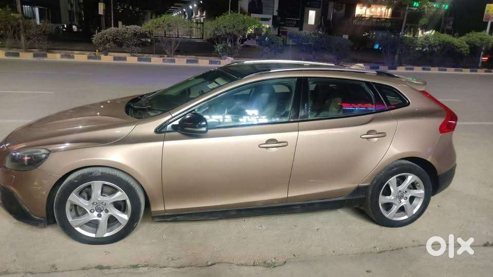 Volvo V40 Cross Country 2013 Diesel Well Maintained