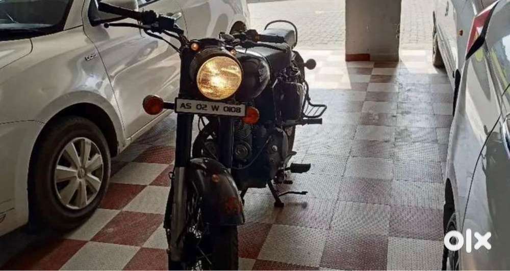 Royal Enfield Classic 500 Stealth Black