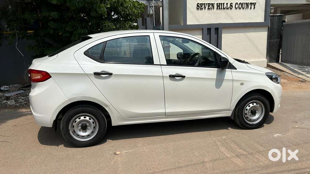 Tata Tigor Xe, 2017, Petrol