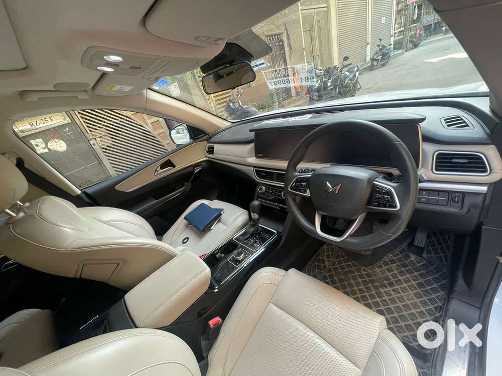 Mahindra Xuv700 Petrol 2023