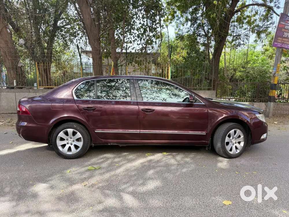 Skoda Superb 2011 Petrol 65000 Km Driven