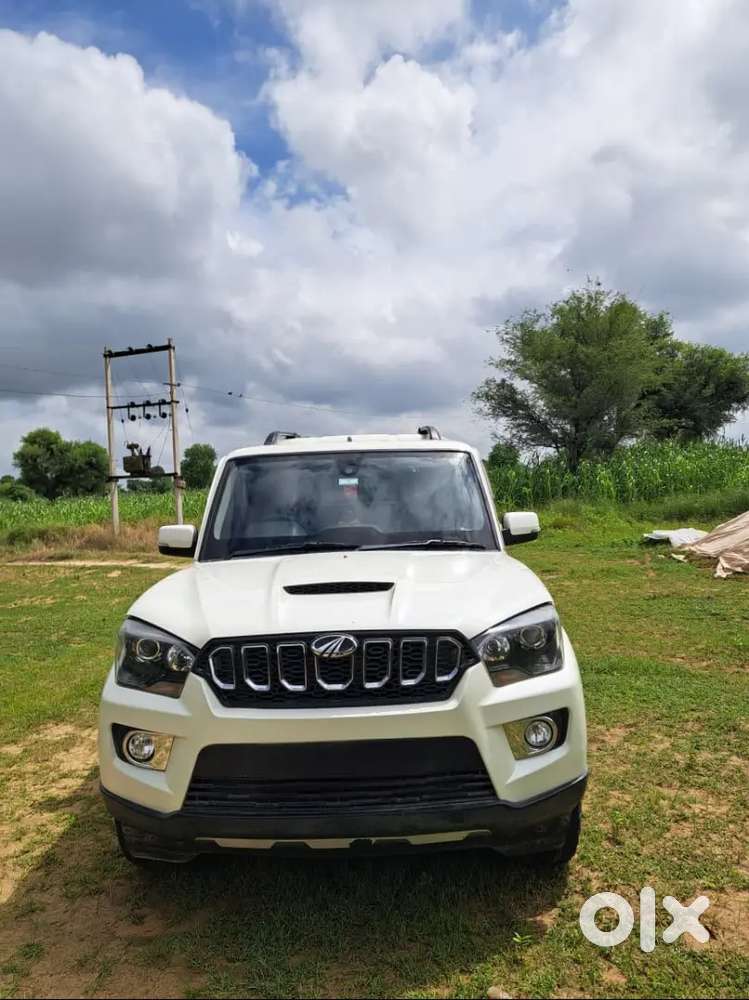 Mahindra Scorpio S11