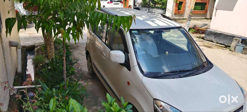 सेंट्रल लॉकिंग पावर विंडो नवंबर 2014 का मॉडल सारे टायर्स नए हैं और भी