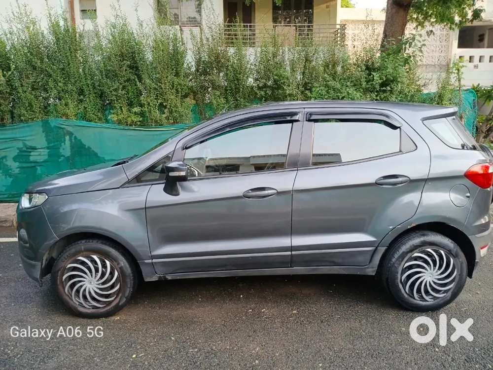 Ford Ecosport 2015 Petrol 82000 Km Driven