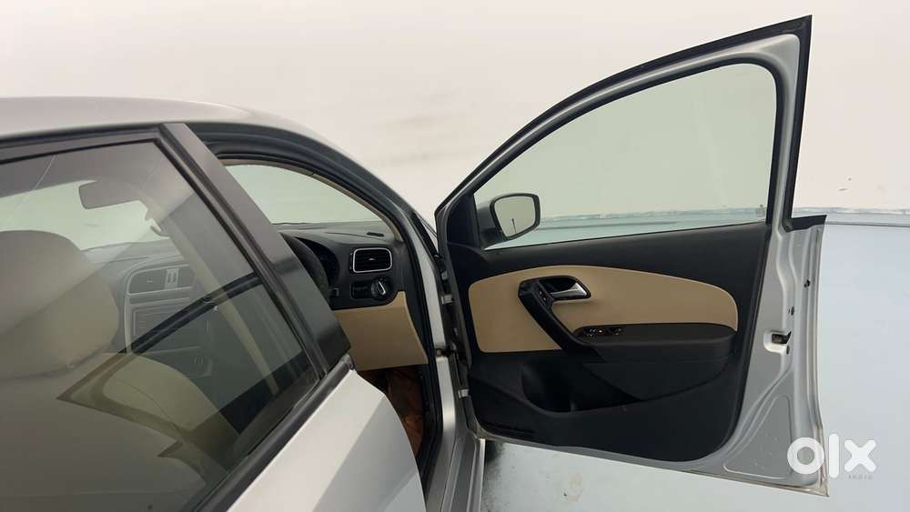 Volkswagen Polo Petrol Highline 1.2l, 2015, Petrol