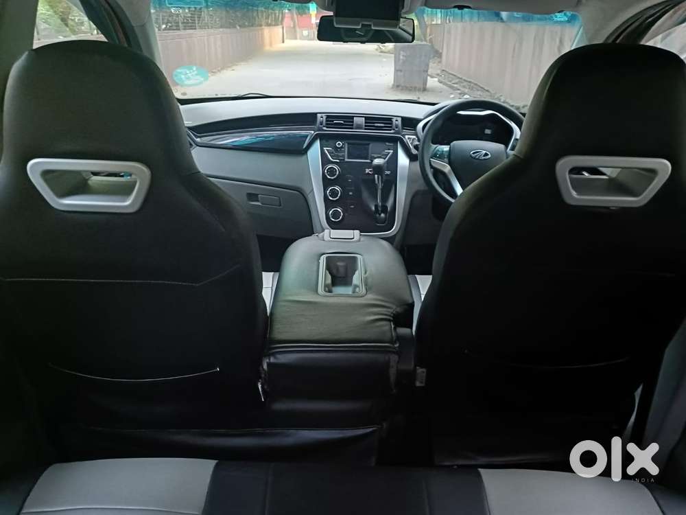 Mahindra Kuv100 Nxt 1.2 K8 Petrol 6 Str Dual Tone, 2017, Petrol