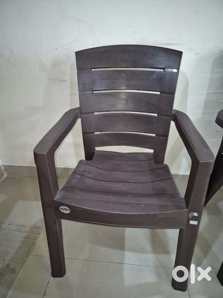 AVRO Plastic Chairs &ndash; 8 Chairs for Sale