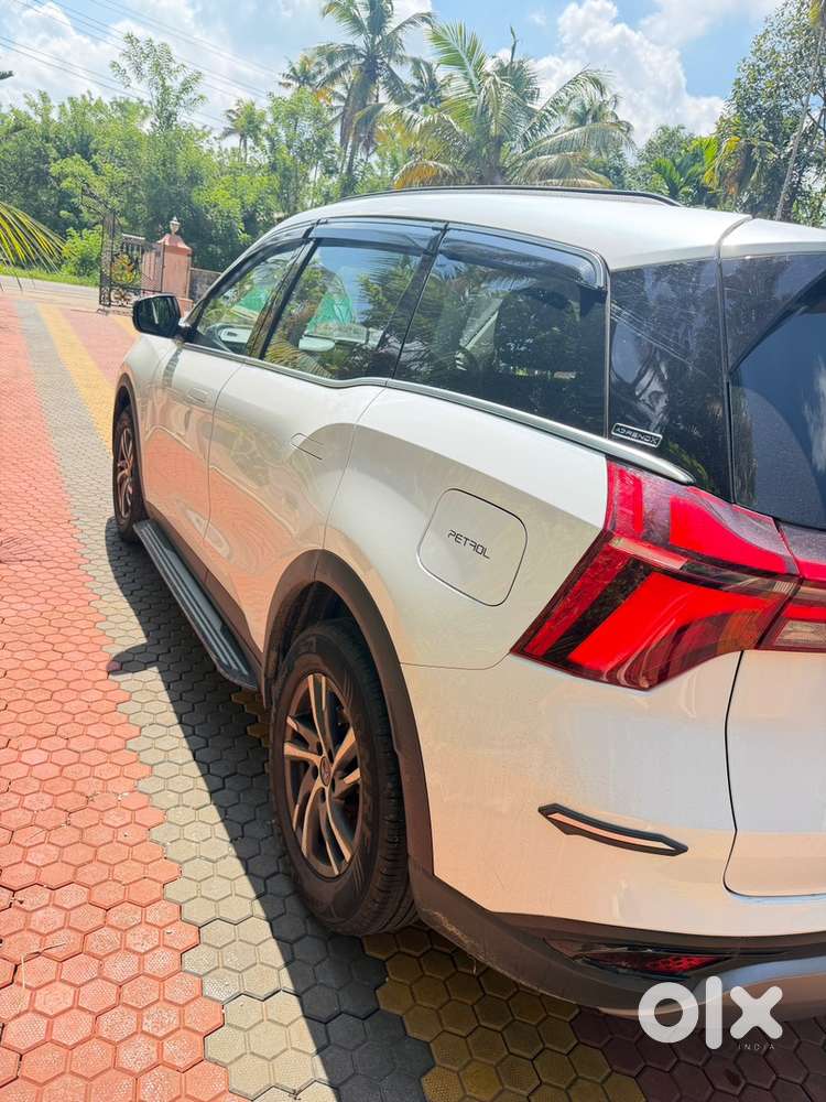 Mahindra Xuv700 Petrol 2023 Low Km Family Used Good Condition Vehicle