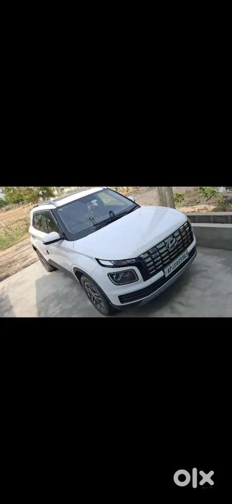 Hyundai New Venue 2023 Petrol 8999 Km Driven